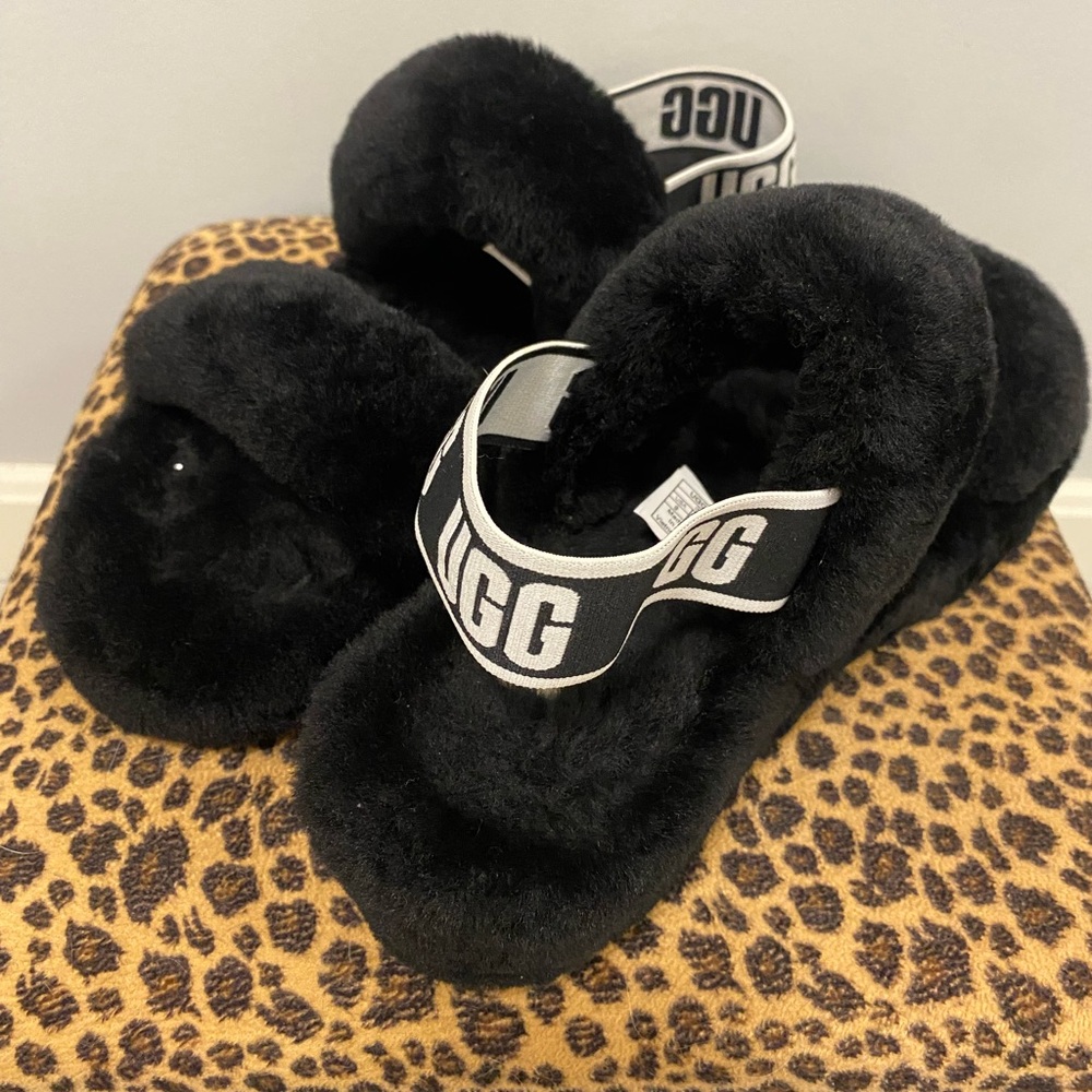 COPY - Ugg’s black fuzzy Yeah woman’s slippers size 9
